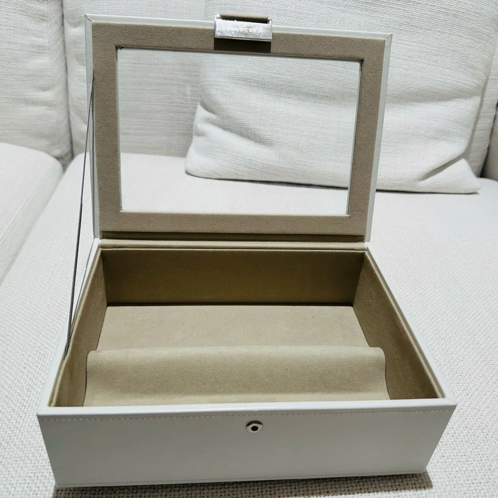Stackers eyeglass case.